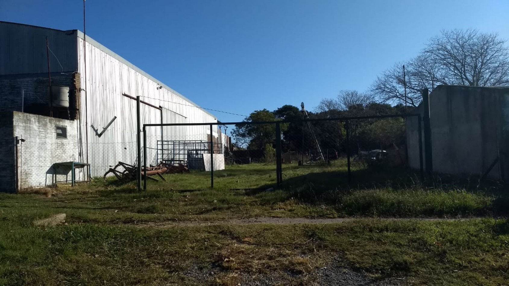 EN VENTA GALPON INDUSTRIAL CON PUENTE GRUA