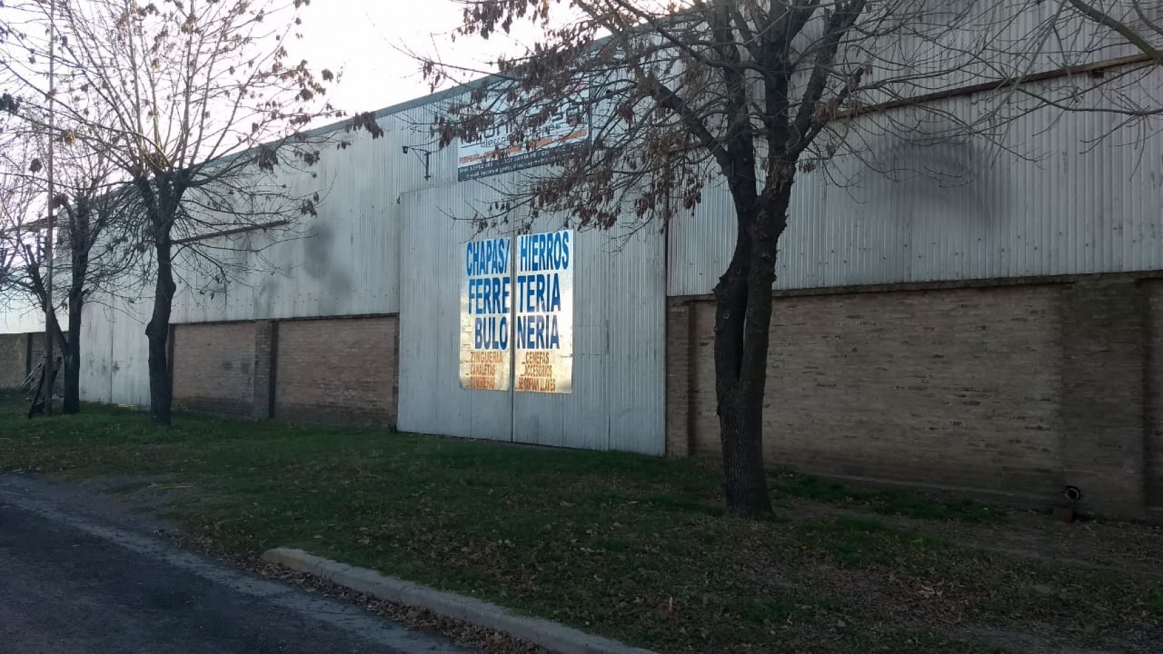 EN VENTA GALPON INDUSTRIAL CON PUENTE GRUA