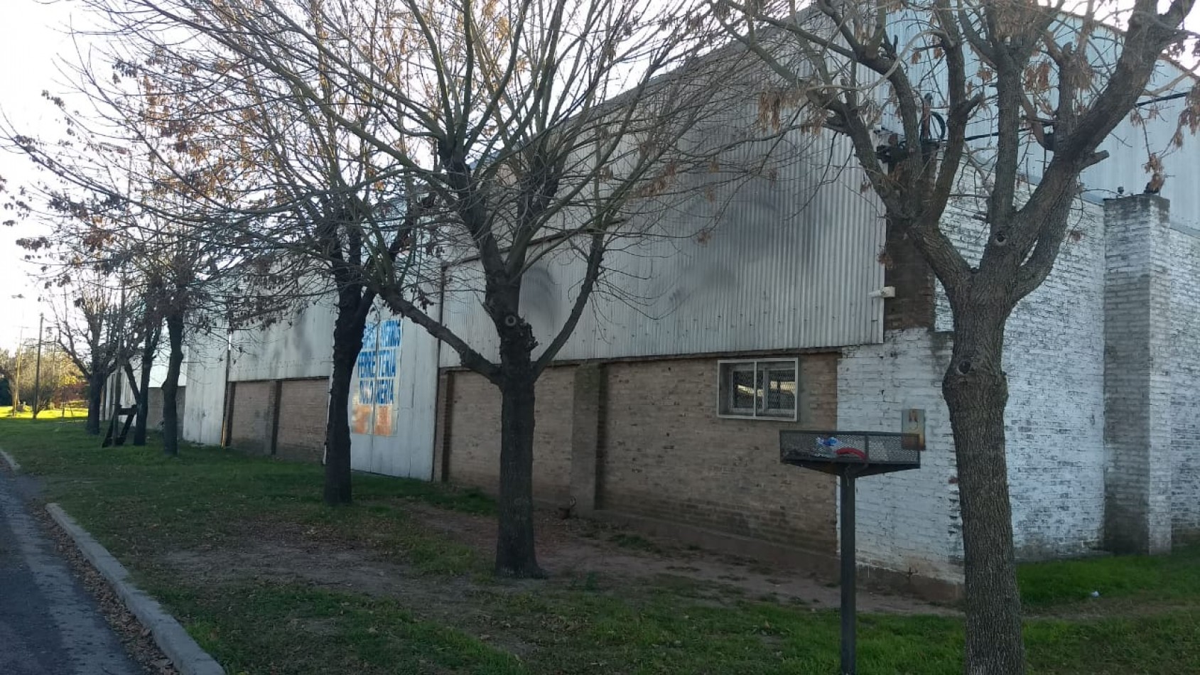 EN VENTA GALPON INDUSTRIAL CON PUENTE GRUA