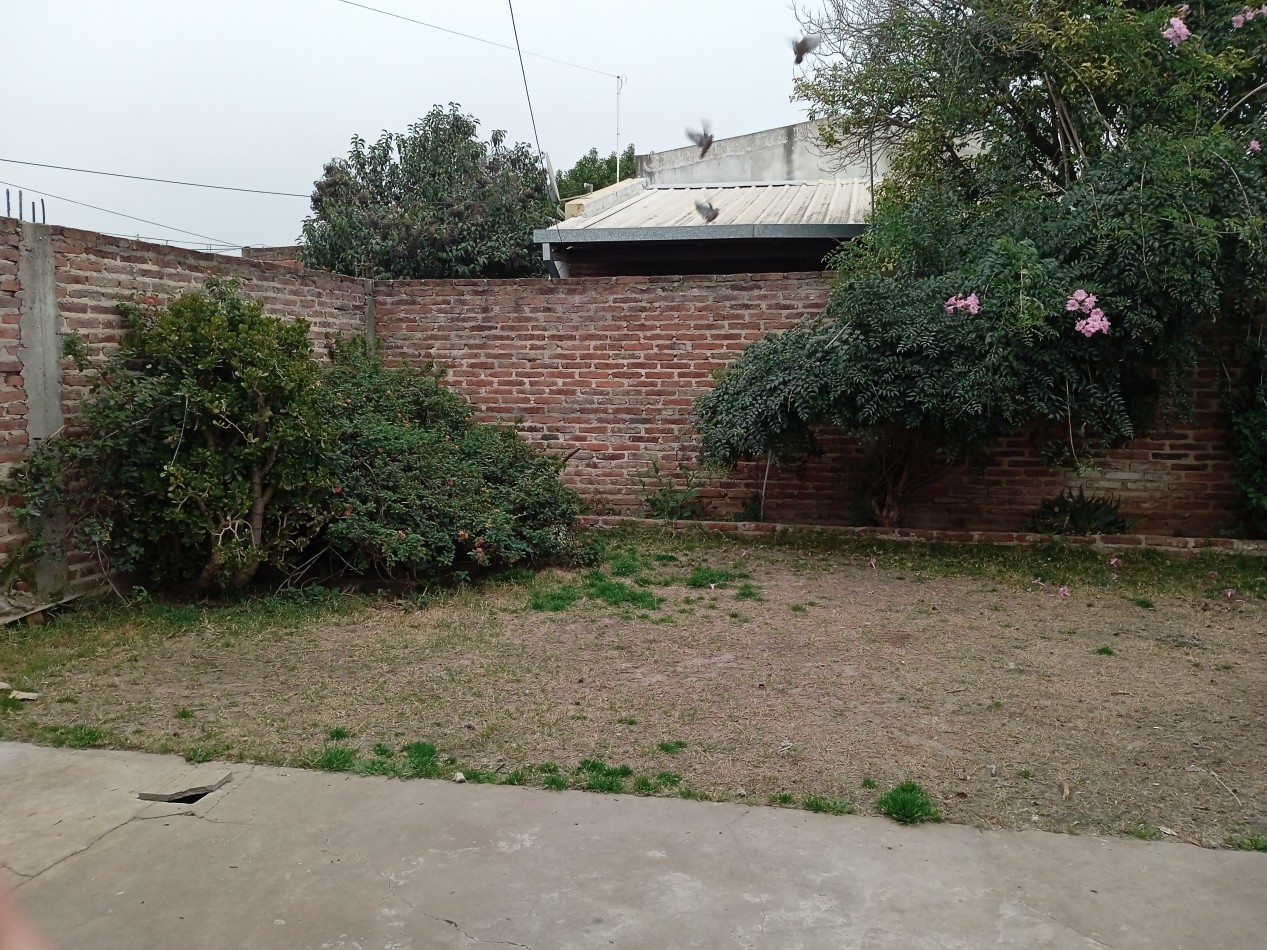 EN VENTA CASA CON PATIO VERDE VENDIDA
