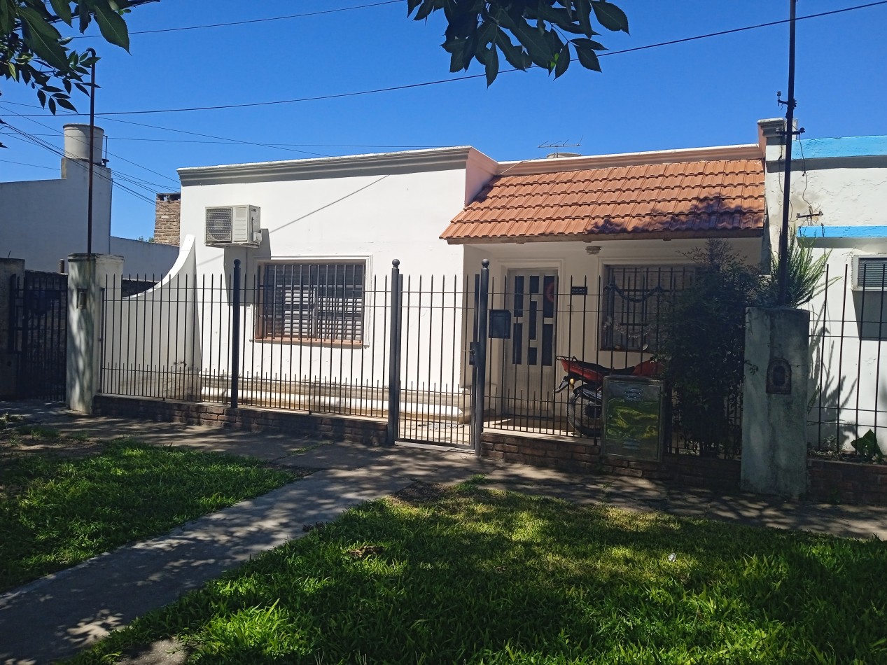 EN VENTA CASA CON PATIO VERDE VENDIDA