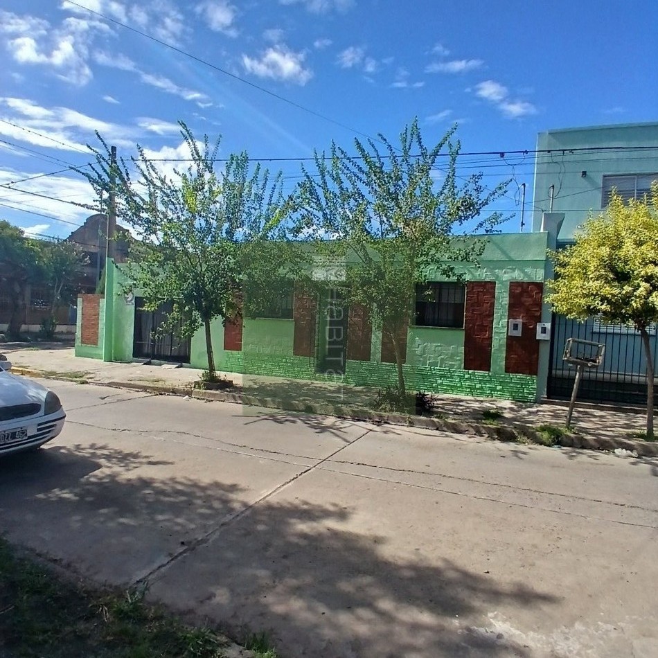 AMPLIA PROPIEDAD  EN EXCELENTE ESTADO 