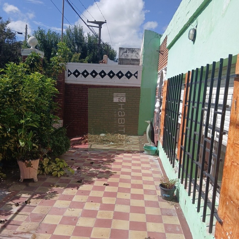 AMPLIA PROPIEDAD  EN EXCELENTE ESTADO 