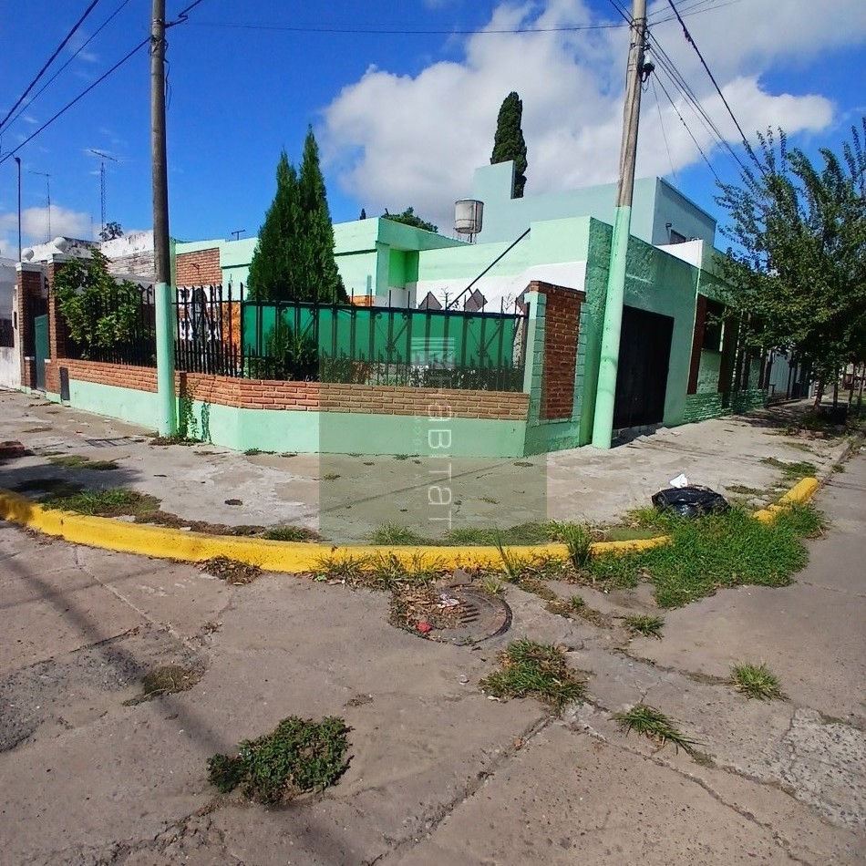AMPLIA PROPIEDAD  EN EXCELENTE ESTADO 