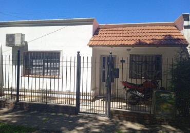 EN VENTA CASA CON PATIO VERDE