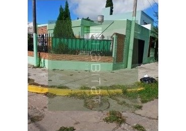 AMPLIA PROPIEDAD  EN EXCELENTE ESTADO 